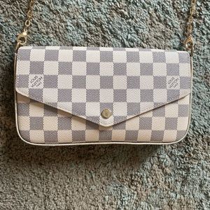 Over shoulder white Louis. Not real